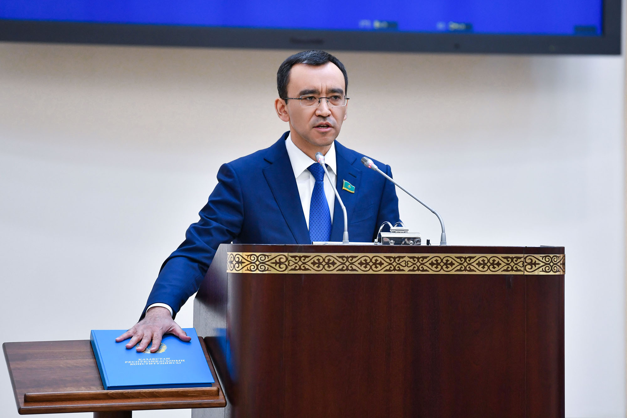 الأمين العام يهنئ رئيس برلمان كازاخستان  