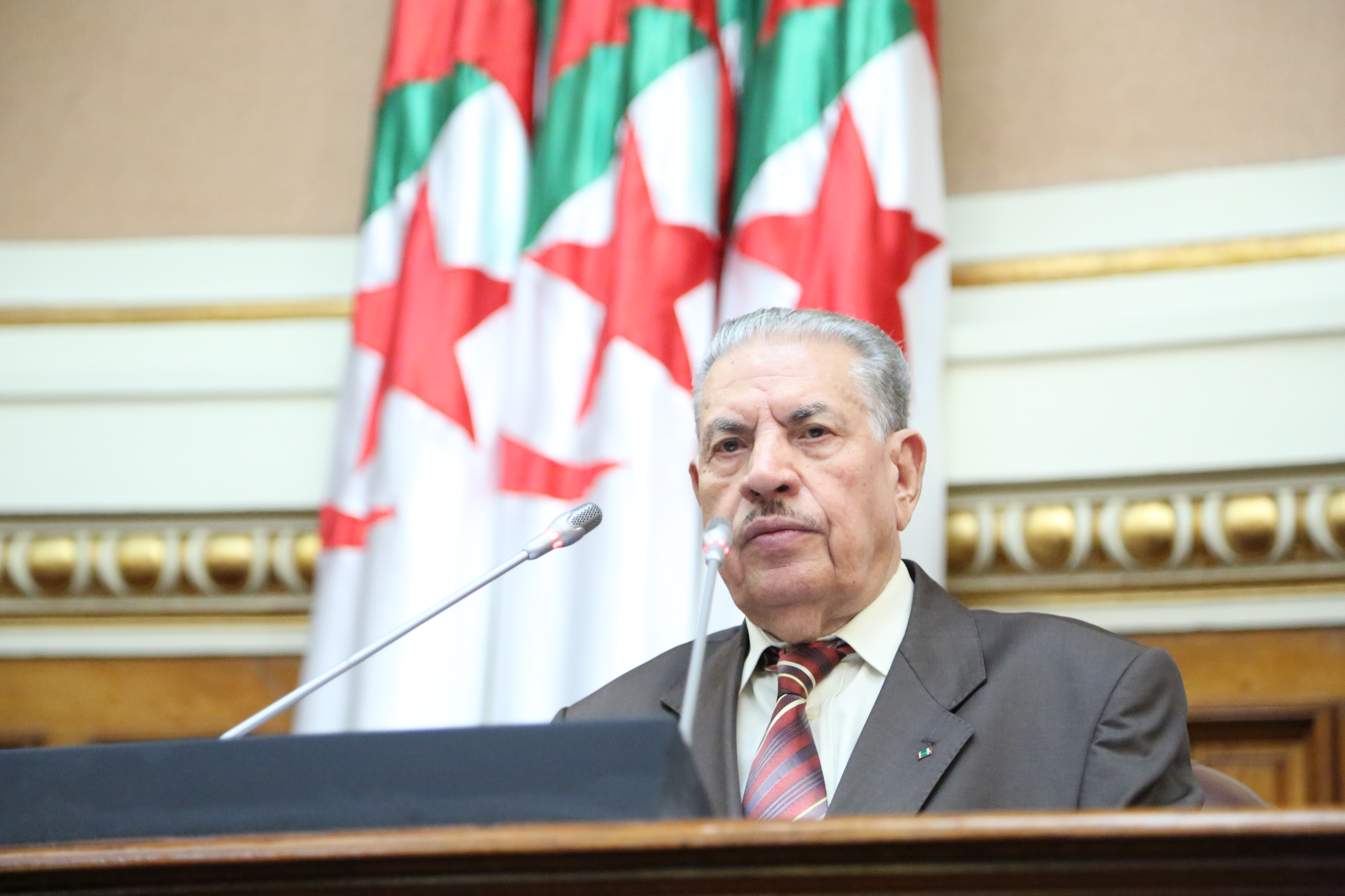 الأمين العام يهنئ رئيس مجلس الأمة الجزائري