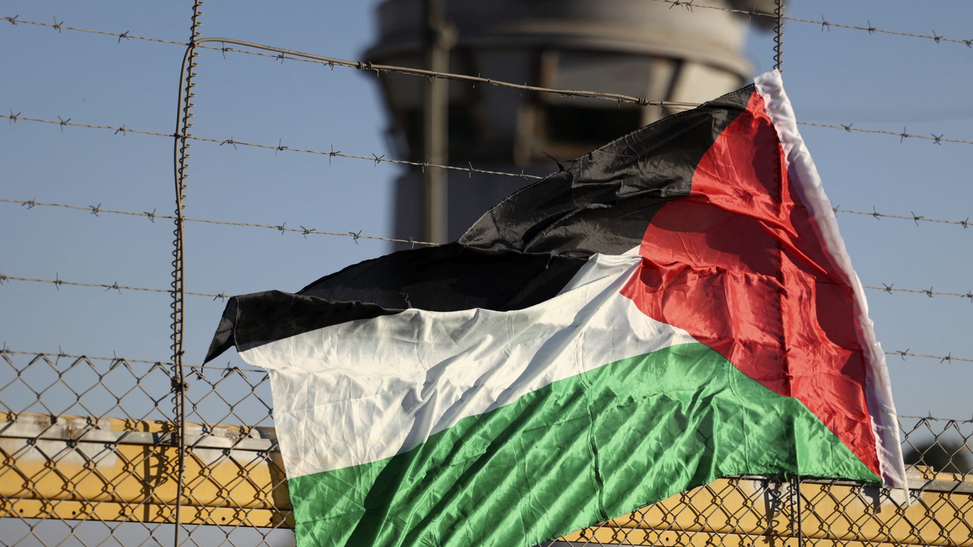 المجلس الوطني الفلسطيني يطالب بالإفراج الفوري عن الأسير أبو حميد والأسرى المرضى