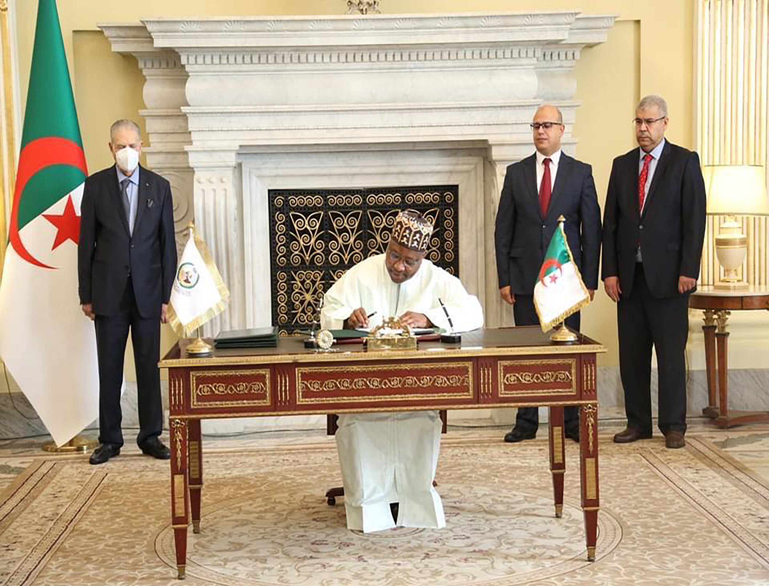 توقيع مذكرة التفاهم بشأن المؤتمر السابع عشر للاتحاد فی الجزائر