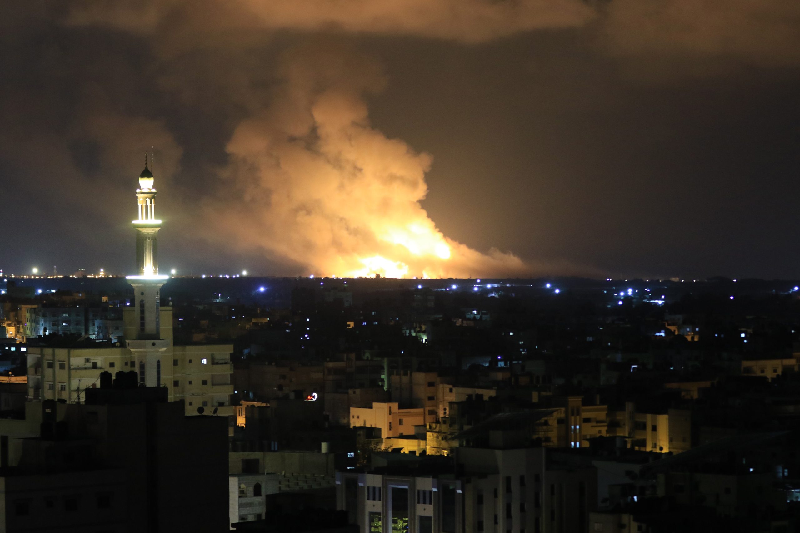 العدوان الصهيوني على غزة يخلف شهداء وأضرارا كبيرة 