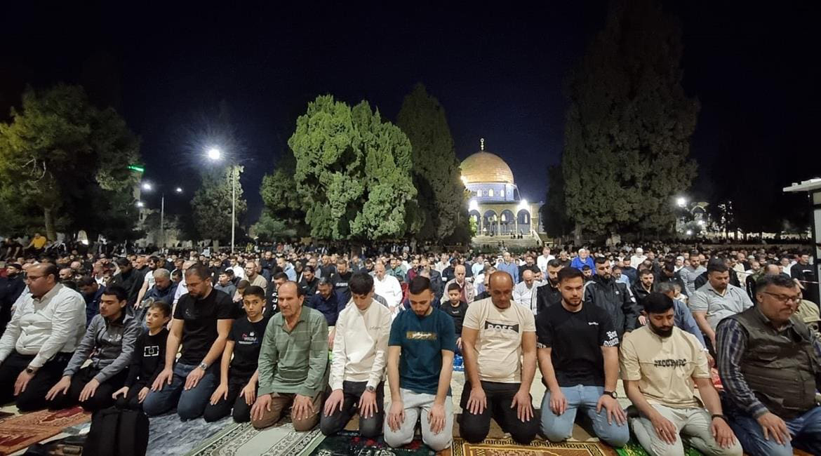 L’Occupation Viole le Caractère Sacré du Ramadan par des Massacres, des Attaques contre des Mosquées et des Interdictions de Prières