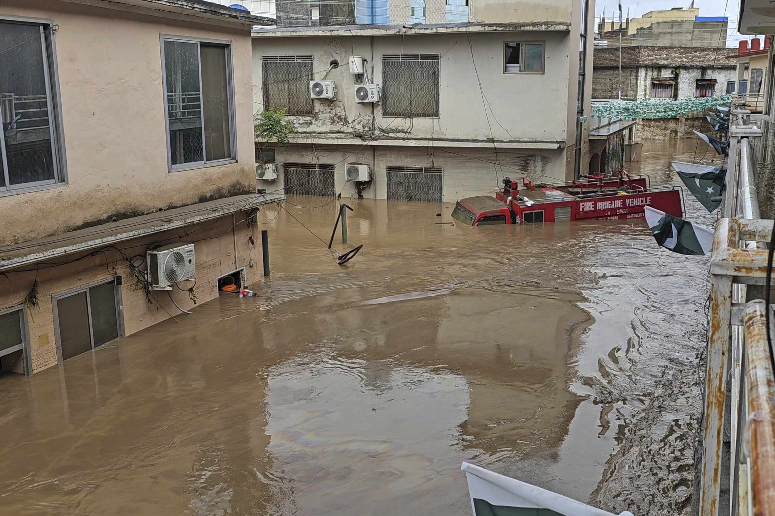 PUIC Secretary General Calls for Humanitarian Support to Pakistan Following Devastating Floods